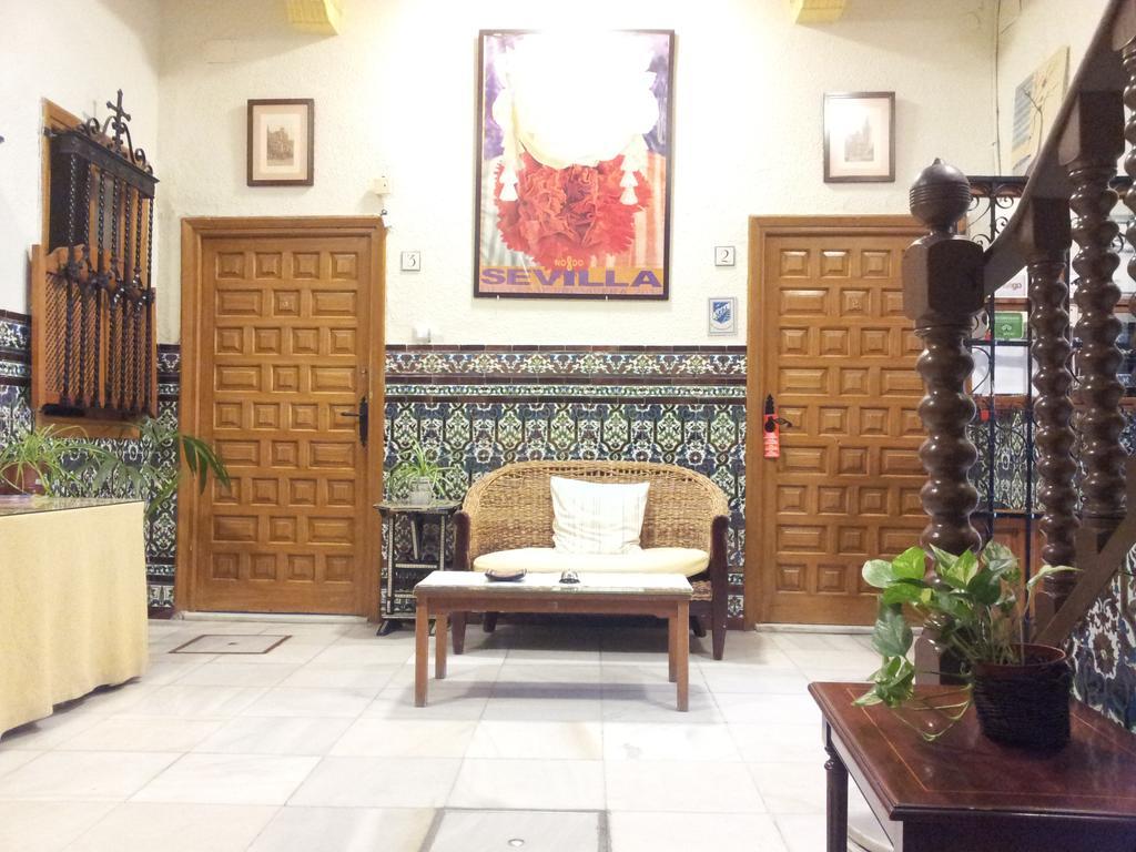 Pension Catedral Севилья Экстерьер фото